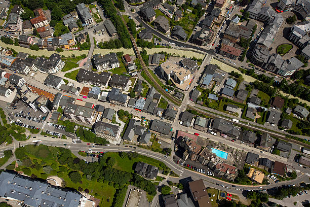 Vue aérienne d'un quartier résidentiel en Auvergne-Rhône-Alpes